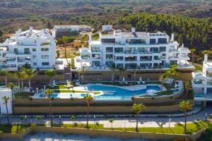 Luxury apartment with sea view and private pool at Santa Barbara Heights, Fuengirola