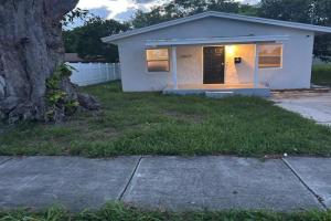 Beach 2BR Villa Sleeps 4 Trendy & Luxe, Pompano Beach