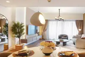 Chic 2BR in Downtown, 5 Min Walk to Burj Khalifa Apartments, Dubai
