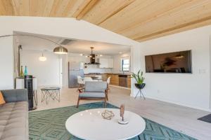 Walkable Downtown Oasis with Private Patio Guest house, Chandler