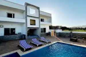 Nefertarie Villa, Luxor