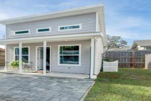 Sleek Gem Perfect for Two Apartments, Jacksonville