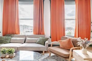 Downtown Cozy Escape Rooftop Access Apartments, Birmingham
