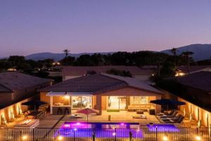 NEW Sunset Palms, AC Gameroom, Pool, Spa, EV charger, Indio
