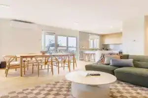 Stylish Spacious Apartment in Malvern, Melbourne