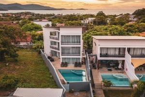 V240 Sea View Front & Back Pool, 3 Min to Beach Villa, Choengmon