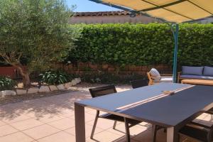 House for 4 with green yard, Frejus