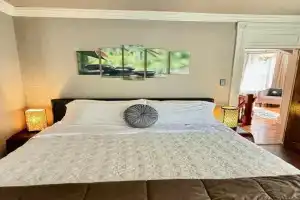 Bamboo Suite- The Lotus House, Eureka Springs