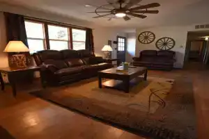 Rustic Western Home Steps from Rte 66 & Grand Canyon Train Station Guest house, Williams