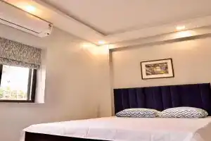 Neelam Homestay - Blueberry Room, Kolkata