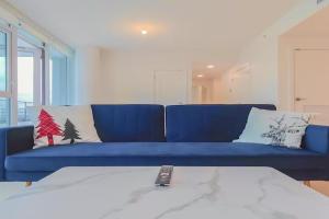 Modern High-Rise Condo with Stunning Garden Views Apartments, Richmond