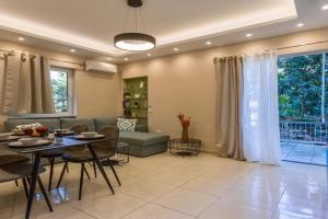 Saronic retreat Varkiza Apartments, Vari