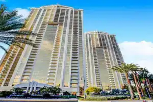 Incredible Topgolf Pool Views MAIN Apartments, Las Vegas