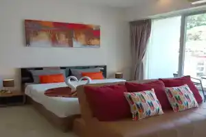 A Big Condo in Walking distance to Beach Apartments, Karon