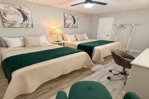 2BR King and Queen beds Games Stadium 6Flags Airport Apartments, Arlington