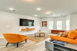 Modern Townhome with Yard 5 Mi to Dtwn Guest house, Charlotte