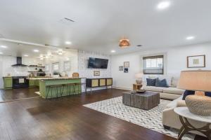 Buchanan Bungalow - Eclectic Mid-Mod Design DT Guest house, Lafayette