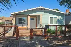 Modern Charming Steps From Downtown Family Friendly Gated Private Driveway Parking Conventions,Petco Park,Rady Shell, Gaslamp, Beaches, Zoo,Balboa Park Guest house, San Diego
