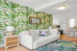 Bright and Airy Apartment on Flamingo Dr, West Palm Beach