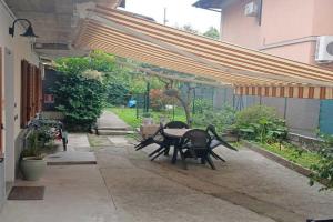 la meridiana lago maggiore 2 Apartments, Laveno