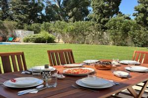 Villa in garden pool and beach, Hammamet