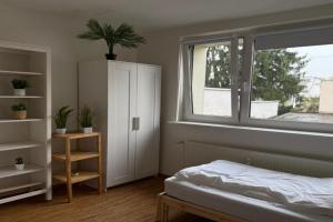 cozy Apartment with 3 Bedrooms, Balcony, up to 5 people, Offenbach