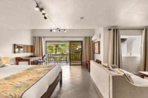 Grand Sahāna 18 - 1BR Beachfront Apartment with Balcony - Work from Paradise - Digital Nomad, Mont Choisy