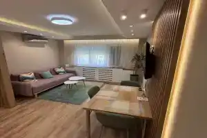 Hello One 2 Apartman, Chabats
