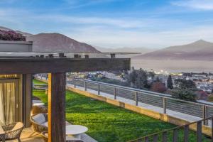 Luxury Penthouse Lake View Pool Terrasse Sauna, Menaggio