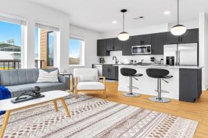 Luxury 2BR Steps from Railroad Park Apartments, Birmingham