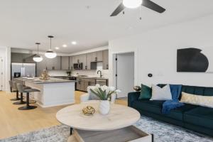 Parkside Chic 2BR Near Regions Field n Park Apartments, Birmingham