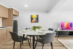 Spacious Studio Twin Q Beds Sleep 4 Budget Friendly, Brisbane