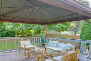 Steps to Lake Erie! Cedar Point Home Base with Deck Guest house, Sandusky