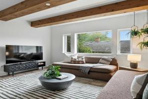 5BR at The Adelynn - Luxury Build - Walk to All Guest house, Portland