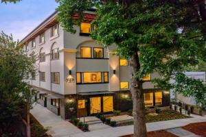 The Adelynn - 5BR Modern Luxury - Central Spot Guest house, Portland