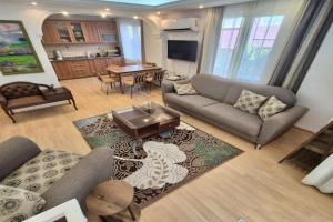 Beachside Duplex with Patio Apartments, Antalya