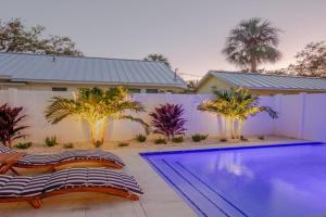 Downtown-Gulfport-Cooled & Heated Pool Villa, Saint Petersburg