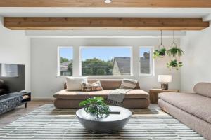 6 Bedroom Casa Adelynn in Kerns, Portland