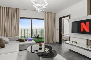 Premium Stay in Sobha 1BR with Extra Room and Balcony, Dubai
