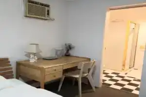 Air conditioned Floral Youth Backpacker and Holiday House, Brisbane