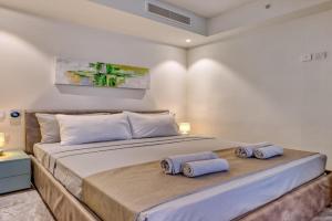 Official Mercury Suites - With Rooftop Pool Access, Pembroke