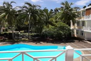 Spacious Apartment with Pool in Blue Bay, Pointe d'Esny