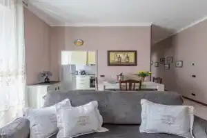 Cherry Tree House, Como