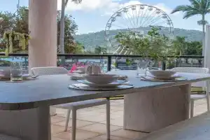 Montipora Luxe Beachside Apartment, Airlie Beach