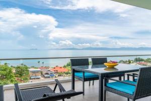 2 bedroom top floor sea view apartment - KBR39, Ban Bang Po