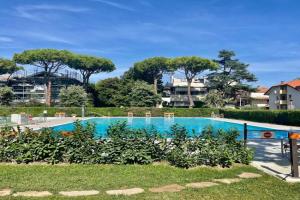 Bilocale con balcone e piscina a Apartments, Riccione