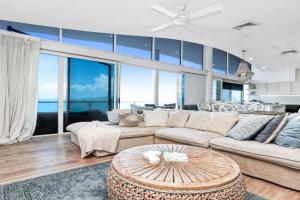 Absolute Luxury on the Marina Oceanfront Modern Penthouse with Panoramic Views, Townsville