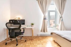 2 min from Bell Center, Downtown & metro station Guest house, Montreal