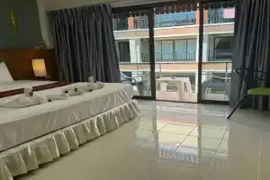 Flowernight Guesthouse, Kata