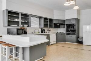 Lafayette Home-2BR Patio Free Parking Guest house, Lafayette